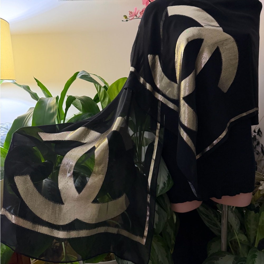 Chanel Luxurious Black and Gold Scarf. - Picture 7 of 13